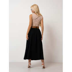 Rozkloszowana spódnica z zaszewkami i paskiem