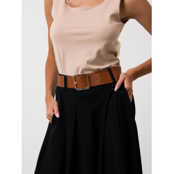 Rozkloszowana spódnica z zaszewkami i paskiem
