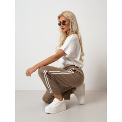 Luźne spodnie dresowe z lampasami