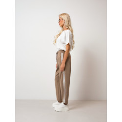 Luźne spodnie dresowe z lampasami