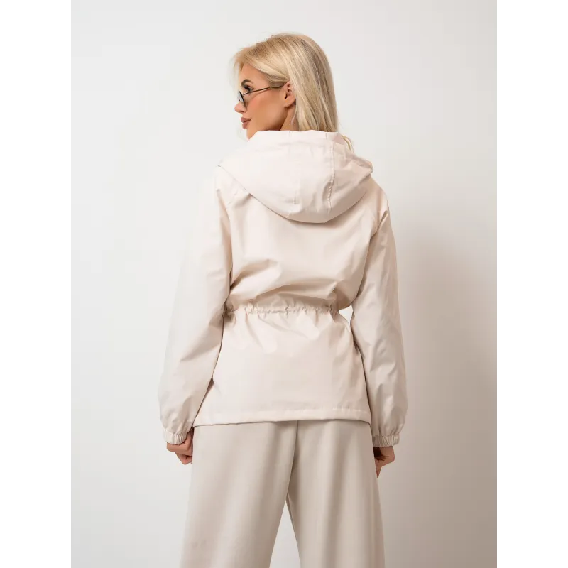 Kurtka przejściowa z kapturem i regulacją w talii