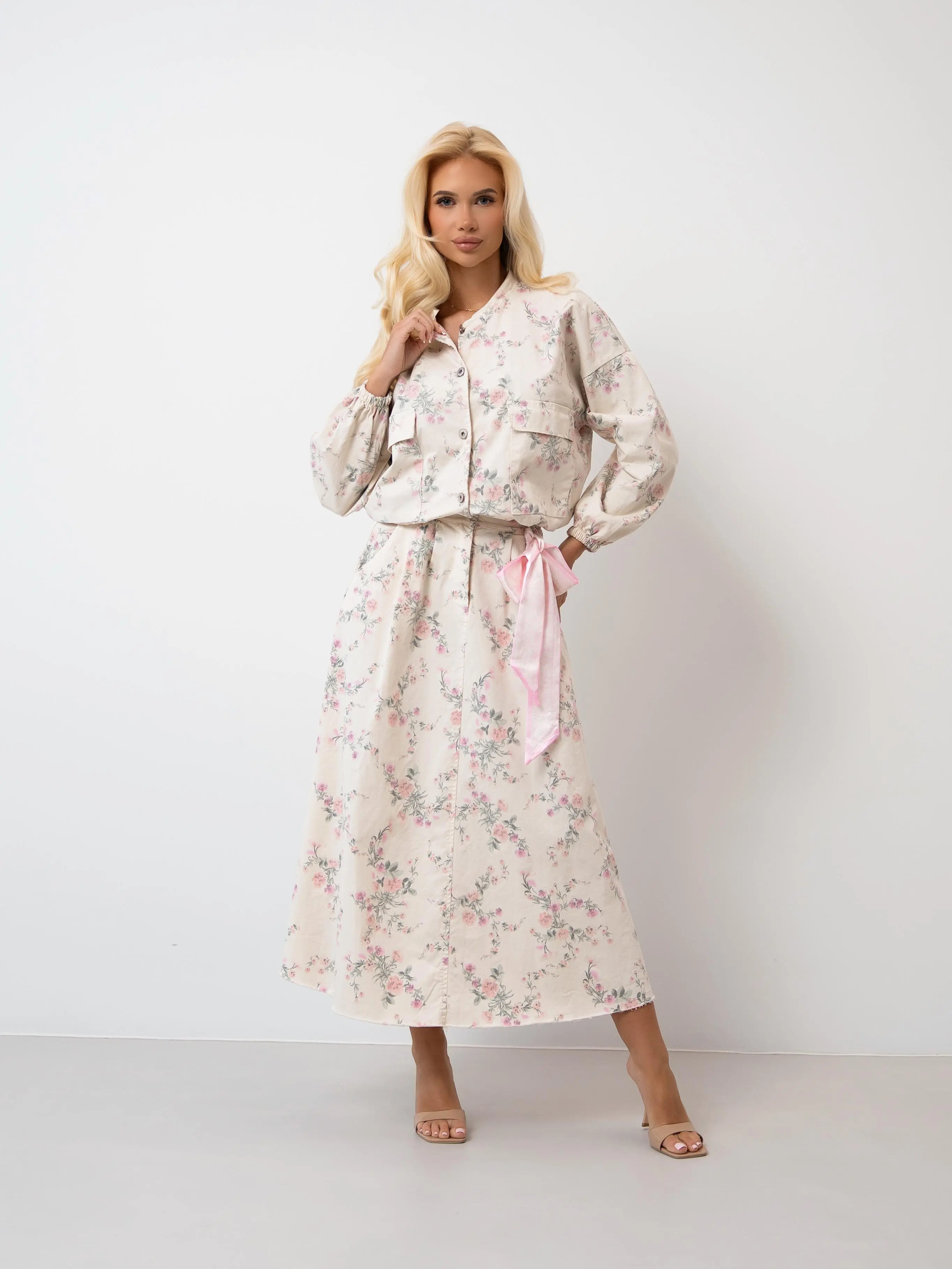 Rozkloszowana spódnica maxi w kwiaty ze wstążką