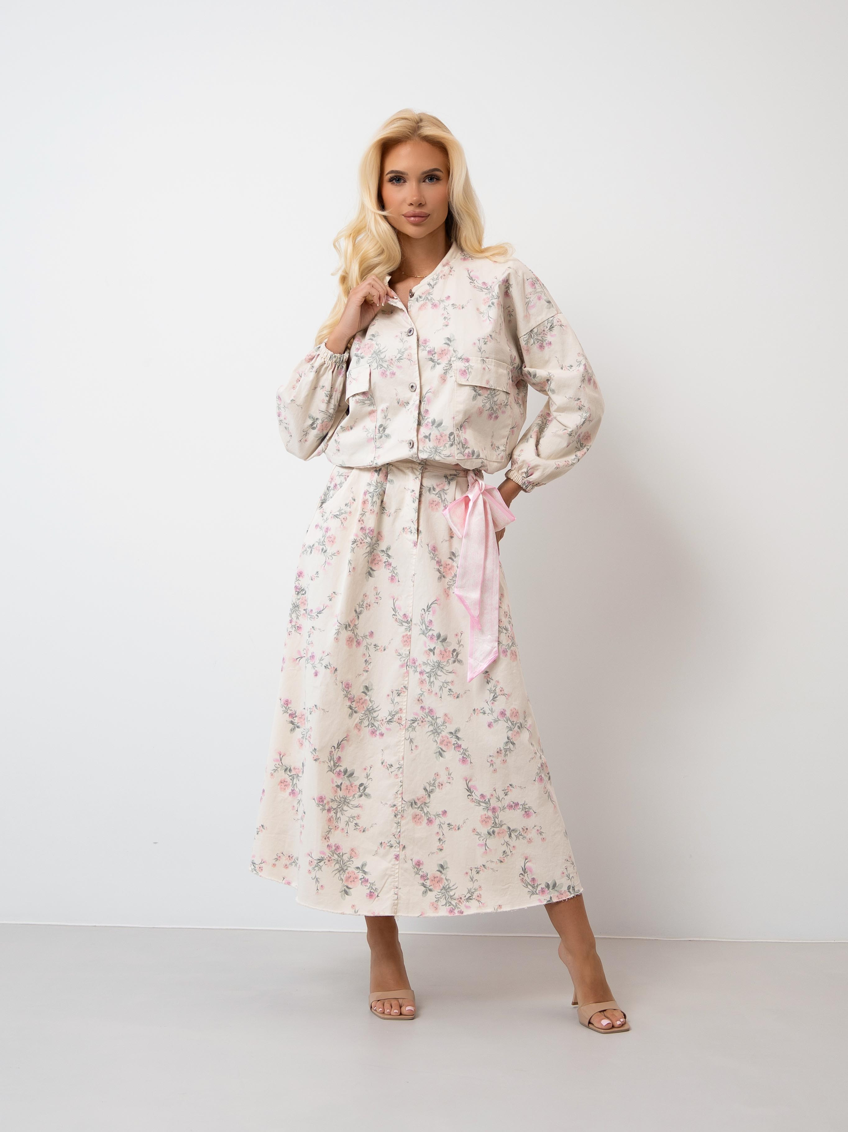 Rozkloszowana spódnica maxi w kwiaty ze wstążką