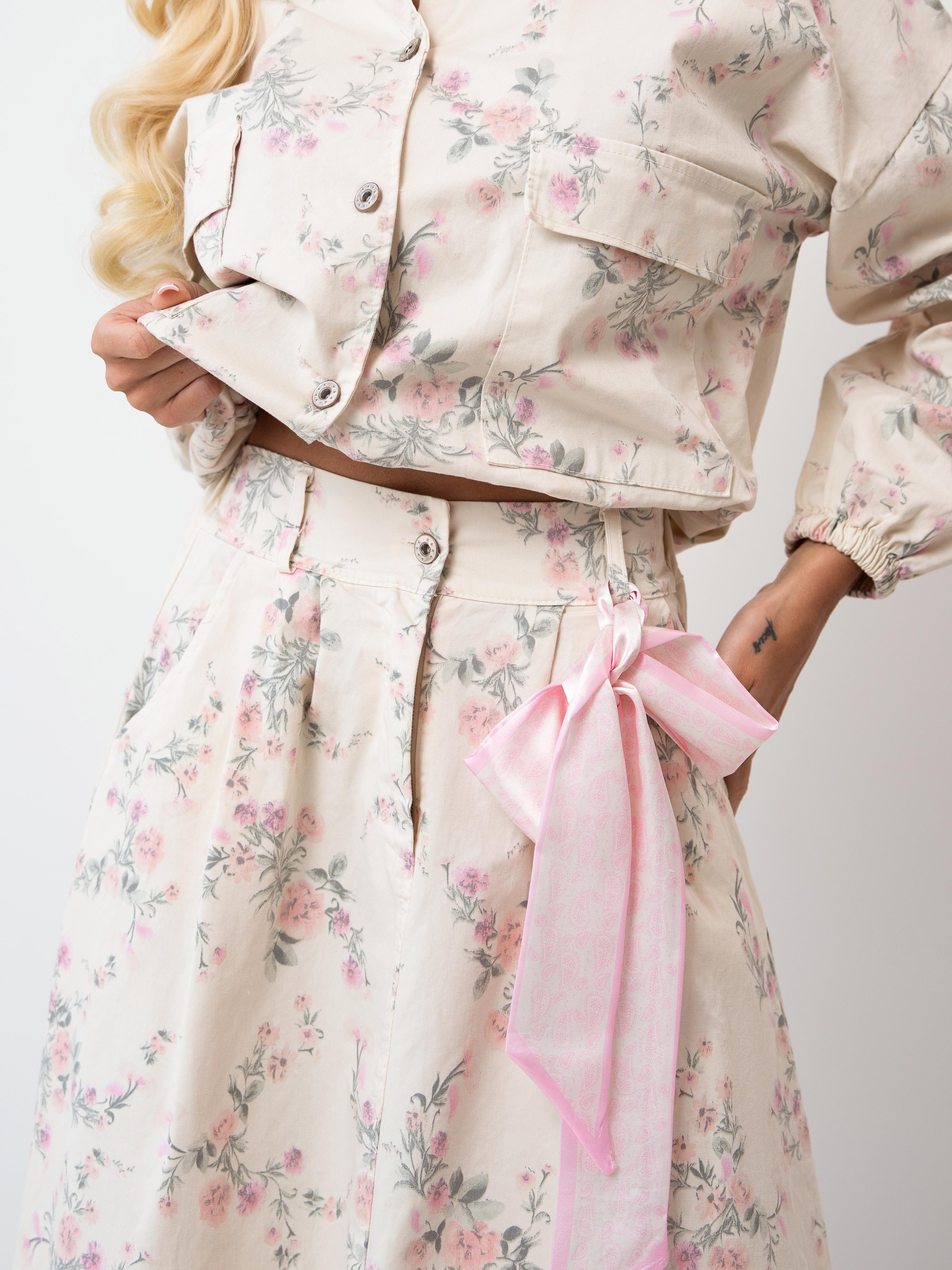 Rozkloszowana spódnica maxi w kwiaty ze wstążką