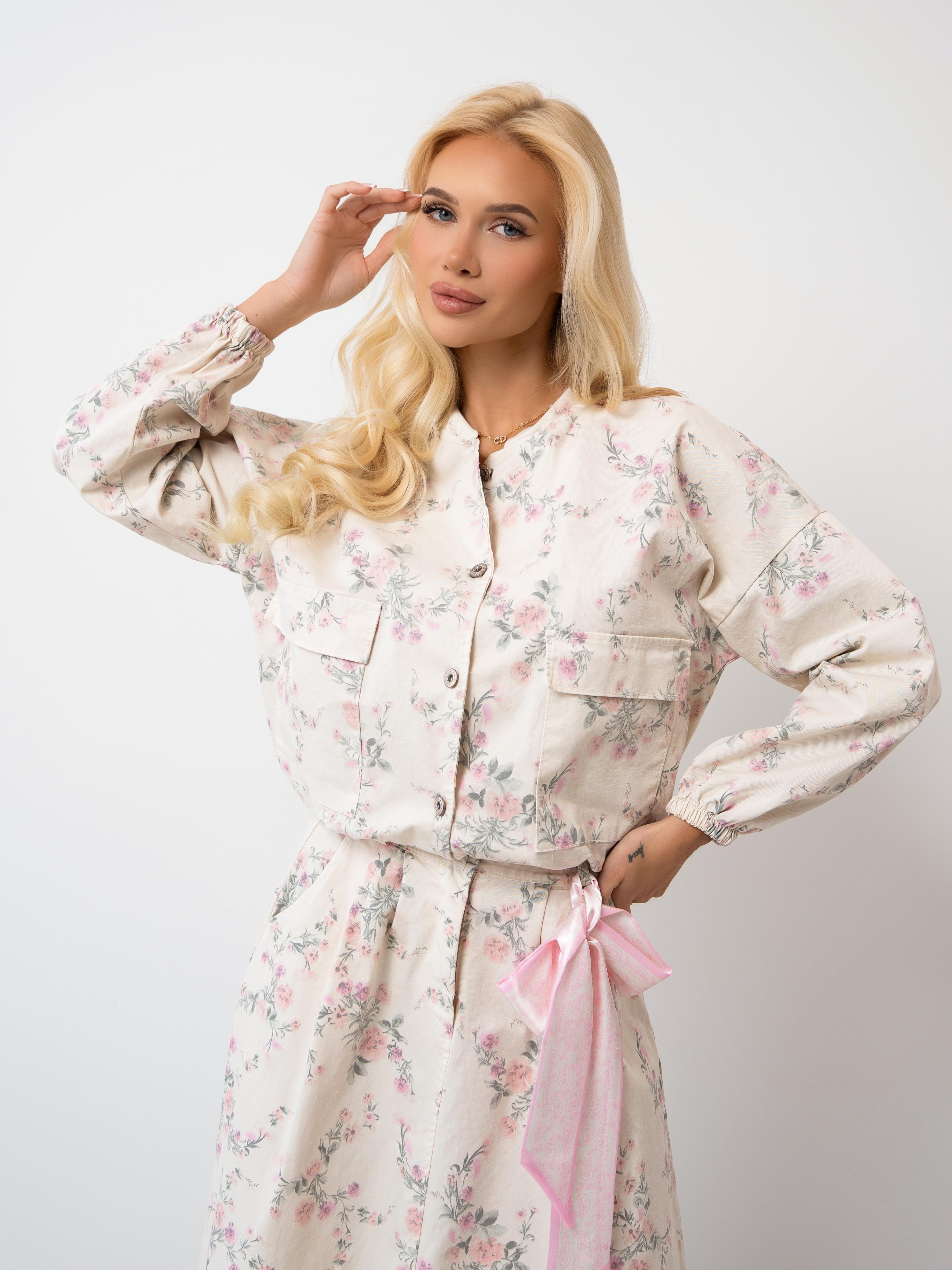 Krótka kurtka w pastelowe kwiaty