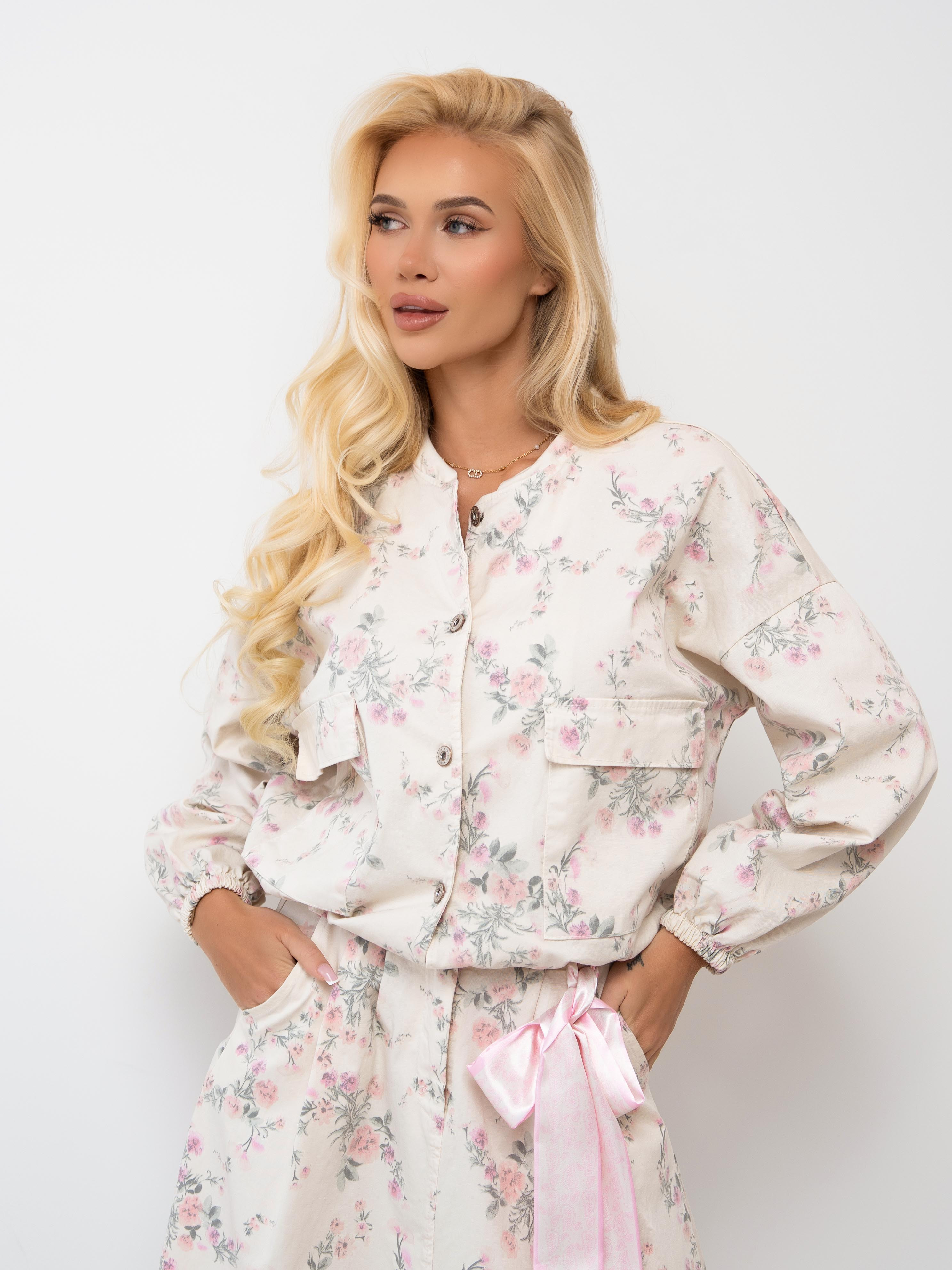 Krótka kurtka w pastelowe kwiaty