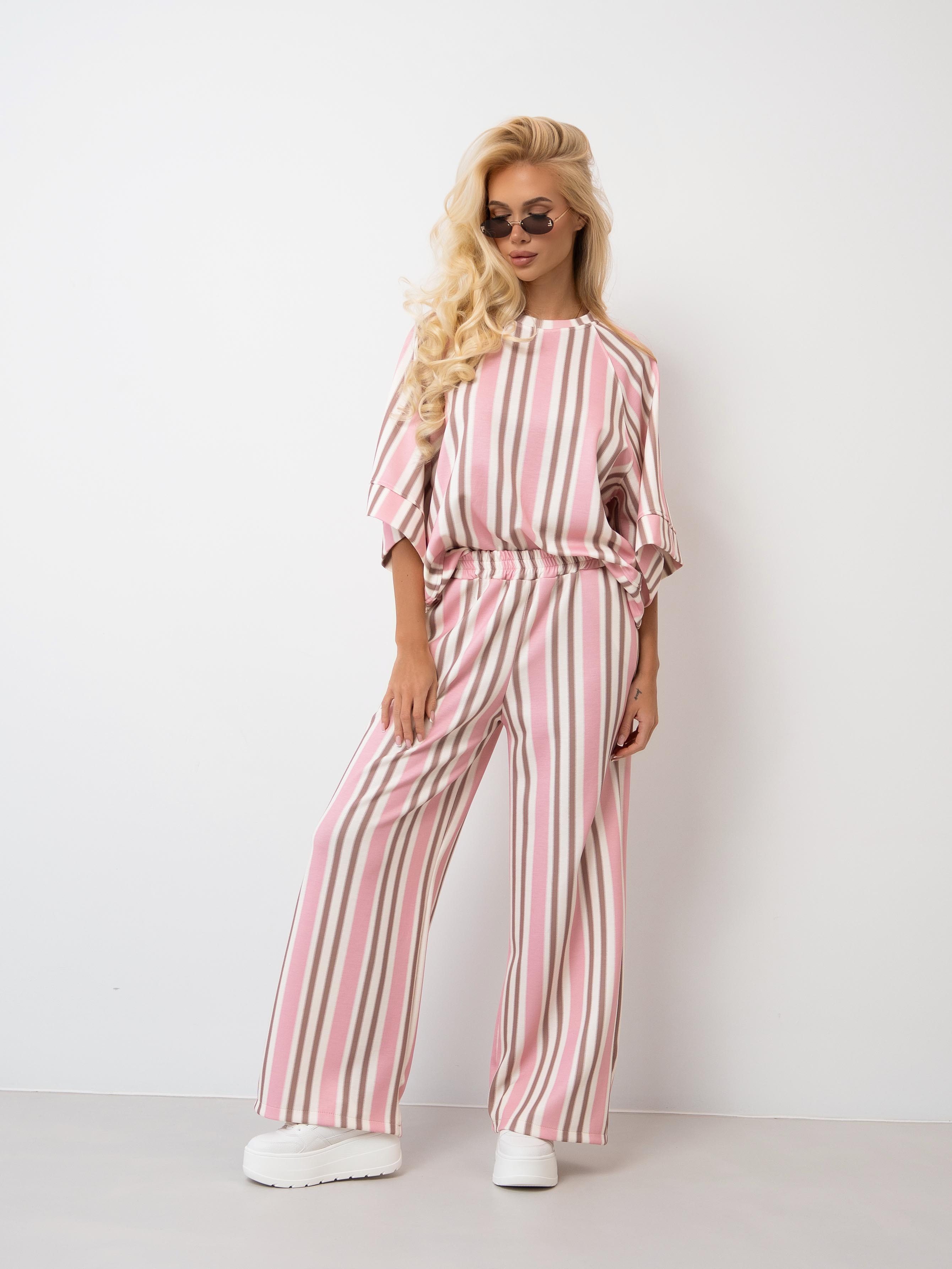 Szerokie spodnie dresowe w pasy z elastyczną gumką