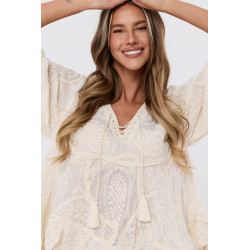 Bluzka boho z haftem i dzwonkowymi rękawami