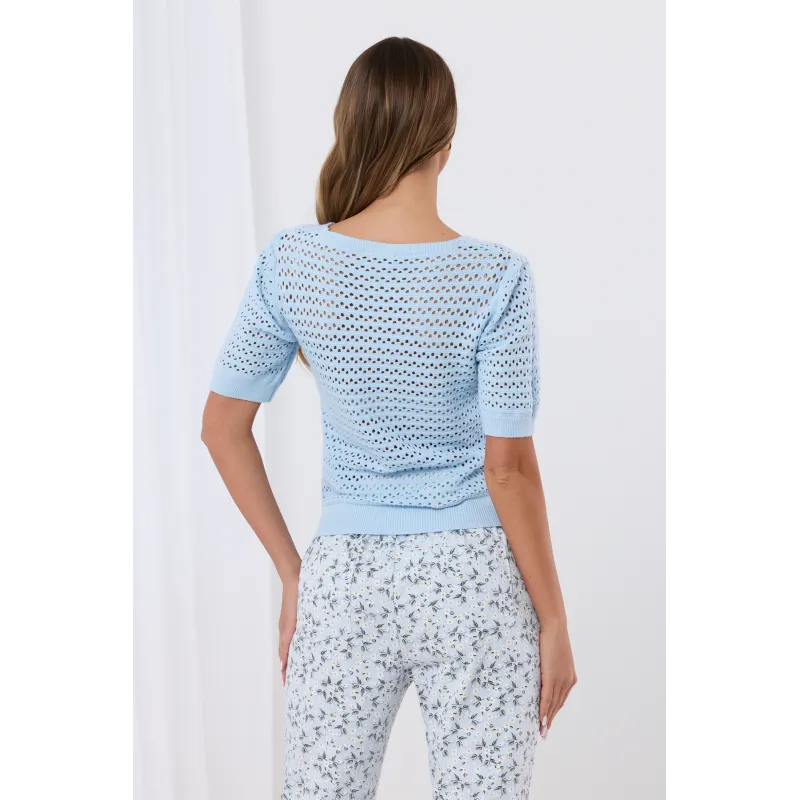 Ażurowy sweter z dekoltem V