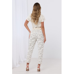 Spodnie cygaretki w kwiatowy print z paskiem