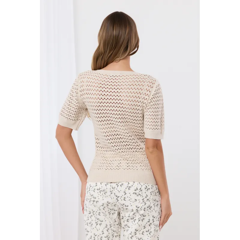 Ażurowy sweter z dekoltem V