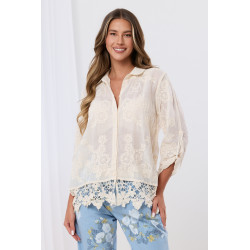 Koszula z haftem i ozdobną koronką gipiurową