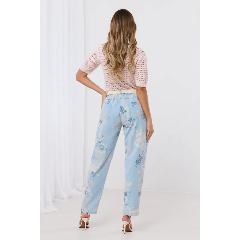 Kwiatowe spodnie z plecionym paskiem