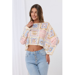 Szydełkowa bluzka typu crop top w stylu boho