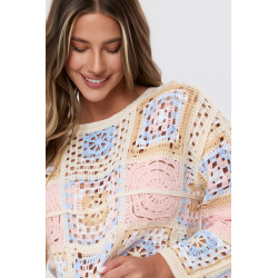 Szydełkowa bluzka typu crop top w stylu boho