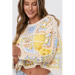 Szydełkowa bluzka typu crop top w stylu boho